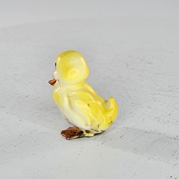 Josef Originals Duckling Shy Baby Duck Yellow Miniature Figurine - Picture 3 of 5